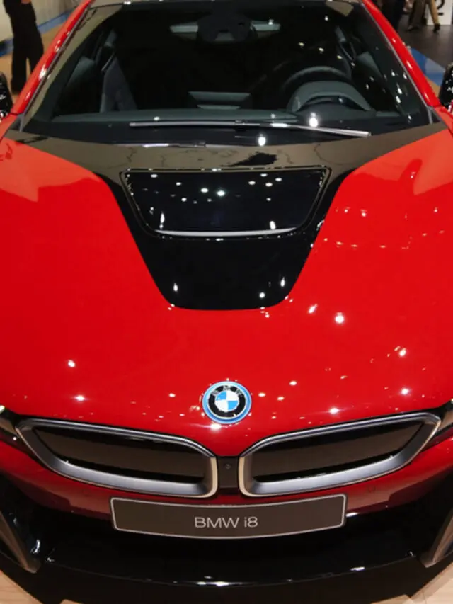 BMW i8 क्यों है शाहरुख खान की पहली पसंद, जानिए खासियत